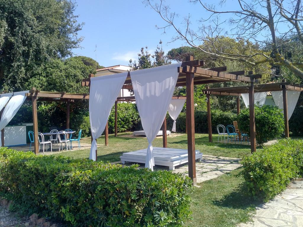Hotel Il Miraggio Fregenae Exterior foto